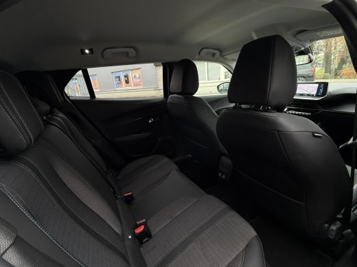 Peugeot e-2008 EV Allure 50 kWh | Navi | Camera | 3D Cockpit ActivLease financial lease