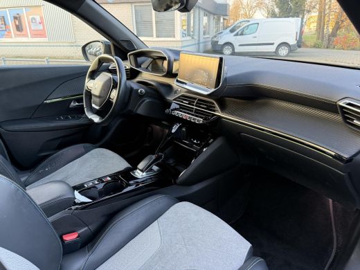 Peugeot e-2008 EV GT 50 kWh | Panorama | Trekhaak | Navi | Camera | ActivLease financial lease