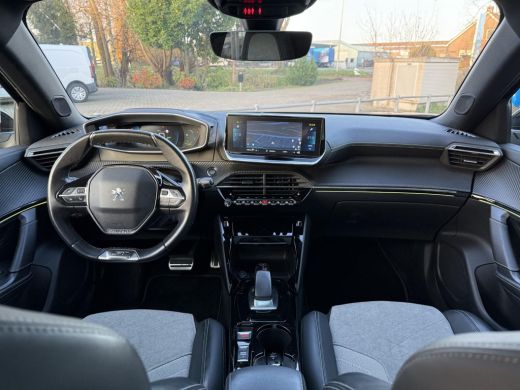 Peugeot e-2008 EV GT 50 kWh | Panorama | Trekhaak | Navi | Camera | ActivLease financial lease