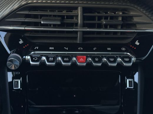 Peugeot e-2008 EV GT 50 kWh | Panorama | Trekhaak | Navi | Camera | ActivLease financial lease