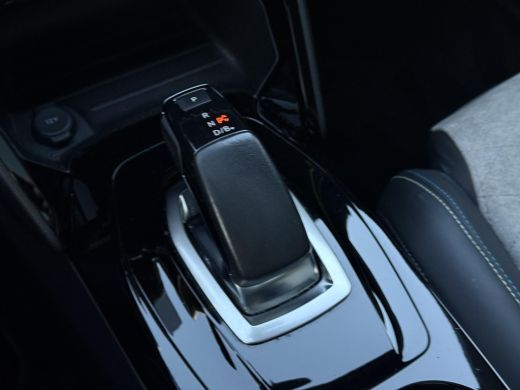 Peugeot e-2008 EV GT 50 kWh | Panorama | Trekhaak | Navi | Camera | ActivLease financial lease