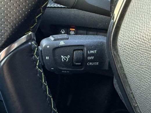 Peugeot e-2008 EV GT 50 kWh | Panorama | Trekhaak | Navi | Camera | ActivLease financial lease