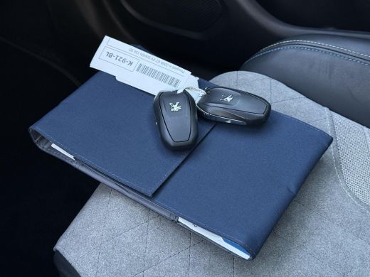 Peugeot e-2008 EV GT 50 kWh | Panorama | Trekhaak | Navi | Camera | ActivLease financial lease