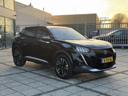 Peugeot e-2008 EV GT 50 kWh | Panorama | Trekhaak | Navi | Camera | ActivLease financial lease
