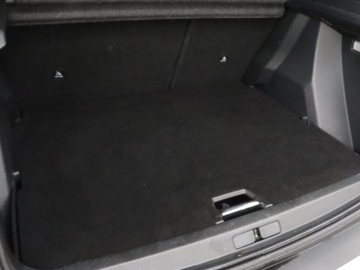 Peugeot e-2008 EV GT 50 kWh | Panoramadak | Stoelverwarming | Adaptive cruise | Leder/Alcantara | Carplay | 18''... ActivLease financial lease