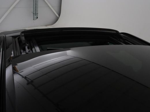 Peugeot e-2008 EV GT 50 kWh | Panoramadak | Stoelverwarming | Adaptive cruise | Leder/Alcantara | Carplay | 18''... ActivLease financial lease