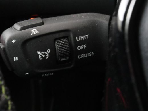 Peugeot e-2008 EV GT 50 kWh | Panoramadak | Stoelverwarming | Adaptive cruise | Leder/Alcantara | Carplay | 18''... ActivLease financial lease