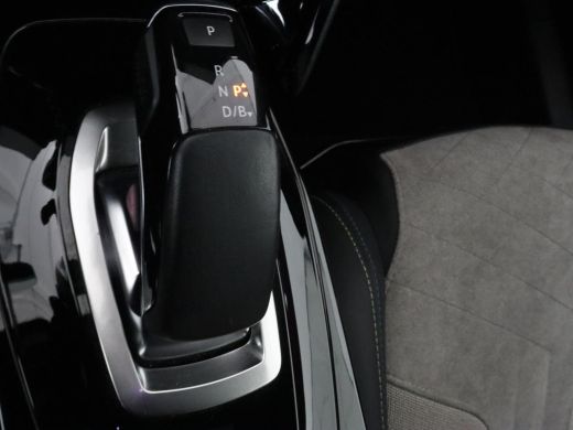 Peugeot e-2008 EV GT 50 kWh | Panoramadak | Stoelverwarming | Adaptive cruise | Leder/Alcantara | Carplay | 18''... ActivLease financial lease