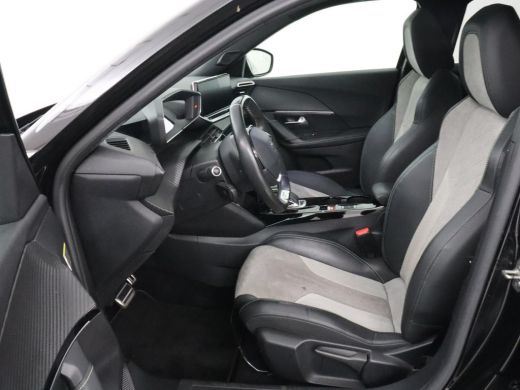 Peugeot e-2008 EV GT 50 kWh | Panoramadak | Stoelverwarming | Adaptive cruise | Leder/Alcantara | Carplay | 18''... ActivLease financial lease