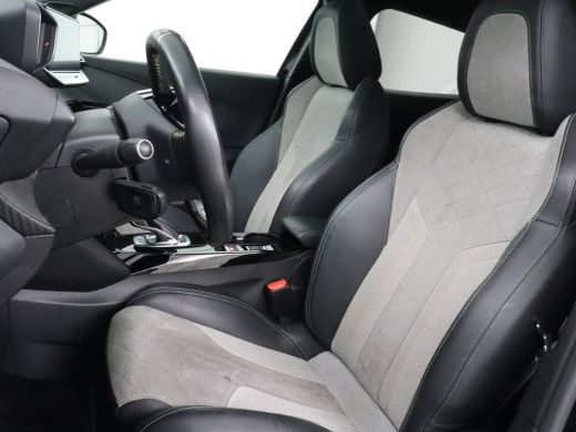 Peugeot e-2008 EV GT 50 kWh | Panoramadak | Stoelverwarming | Adaptive cruise | Leder/Alcantara | Carplay | 18''... ActivLease financial lease