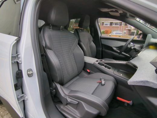 Peugeot e-3008 Allure Avantage 210 73 kWh | Navigatie | Camera | Trekhaak | 1.250kg Trekgewicht | Fase 3 laden |... ActivLease financial lease