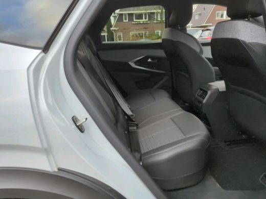 Peugeot e-3008 Allure Avantage 210 73 kWh | Navigatie | Camera | Trekhaak | 1.250kg Trekgewicht | Fase 3 laden |... ActivLease financial lease