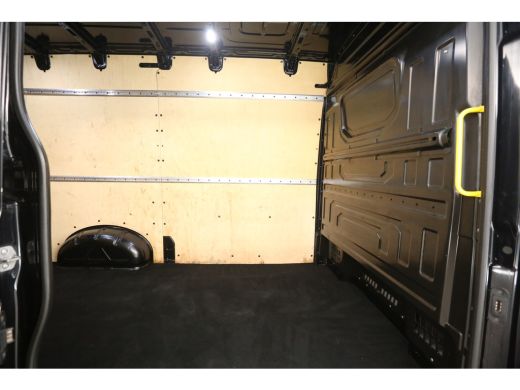 Volkswagen Crafter 35 2.0 TDI L3H3 | Laadklep | Airco | Camera | 3-Zits | Elektrpakket | Schuifdeur ActivLease financial lease