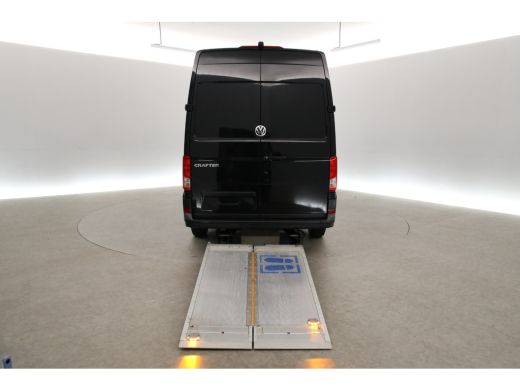 Volkswagen Crafter 35 2.0 TDI L3H3 | Laadklep | Airco | Camera | 3-Zits | Elektrpakket | Schuifdeur ActivLease financial lease