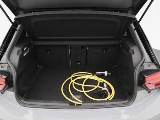 Volkswagen ID.3 First Plus 58 kWh | Panoramadak | Adaptive Cruise | Climate Control | Stoelverwarming | Navigatie... ActivLease financial lease