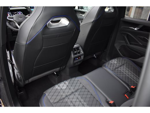 Volkswagen Tiguan R-Line Edition - eHybrid | PANORAMA DAK | TREKHAAK | 360 CAMERA | NAVIGATIE | IQ. LIGHT | ADAPT. ... ActivLease financial lease