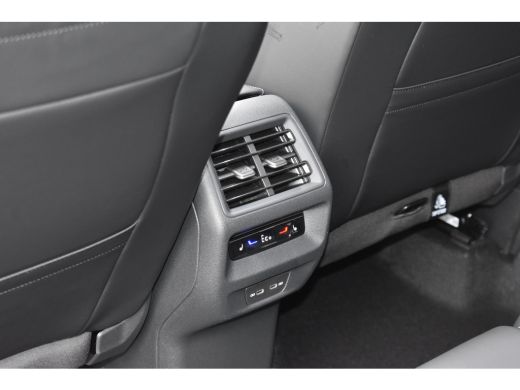 Volkswagen Tiguan R-Line Edition - eHybrid | PANORAMA DAK | TREKHAAK | 360 CAMERA | NAVIGATIE | IQ. LIGHT | ADAPT. ... ActivLease financial lease