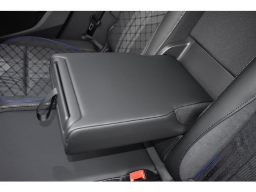 Volkswagen Tiguan R-Line Edition - eHybrid | PANORAMA DAK | TREKHAAK | 360 CAMERA | NAVIGATIE | IQ. LIGHT | ADAPT. ... ActivLease financial lease