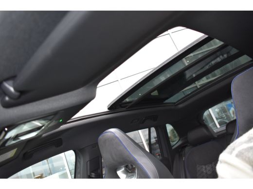 Volkswagen Tiguan R-Line Edition - eHybrid | PANORAMA DAK | TREKHAAK | 360 CAMERA | NAVIGATIE | IQ. LIGHT | ADAPT. ... ActivLease financial lease