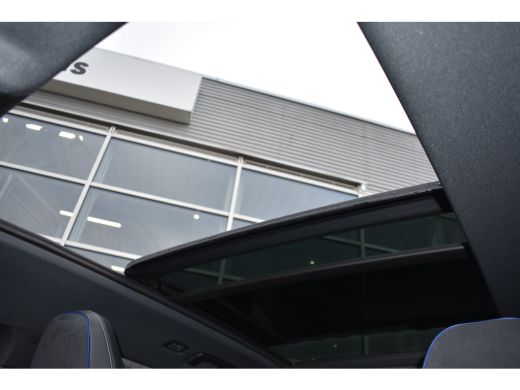 Volkswagen Tiguan R-Line Edition - eHybrid | PANORAMA DAK | TREKHAAK | 360 CAMERA | NAVIGATIE | IQ. LIGHT | ADAPT. ... ActivLease financial lease