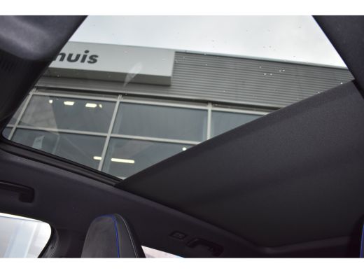 Volkswagen Tiguan R-Line Edition - eHybrid | PANORAMA DAK | TREKHAAK | 360 CAMERA | NAVIGATIE | IQ. LIGHT | ADAPT. ... ActivLease financial lease