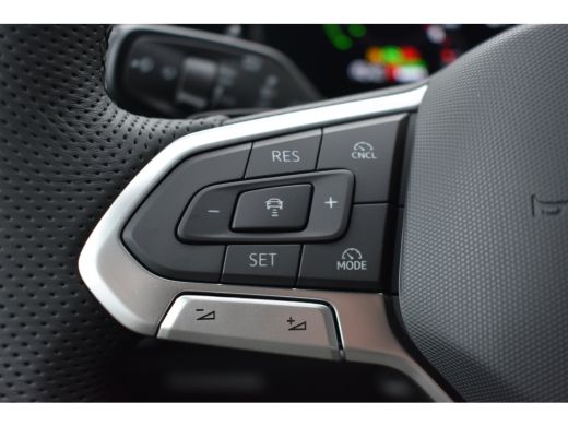 Volkswagen Tiguan R-Line Edition - eHybrid | PANORAMA DAK | TREKHAAK | 360 CAMERA | NAVIGATIE | IQ. LIGHT | ADAPT. ... ActivLease financial lease