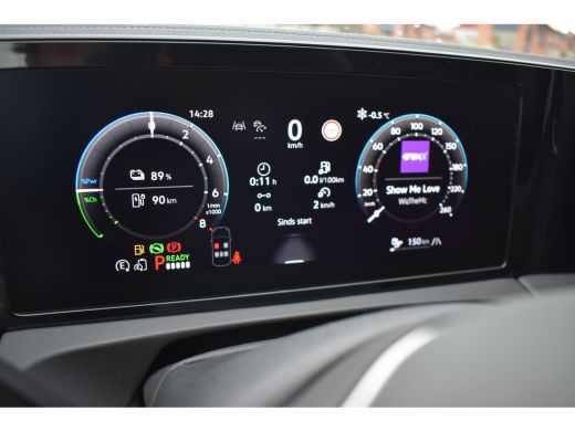 Volkswagen Tiguan R-Line Edition - eHybrid | PANORAMA DAK | TREKHAAK | 360 CAMERA | NAVIGATIE | IQ. LIGHT | ADAPT. ... ActivLease financial lease