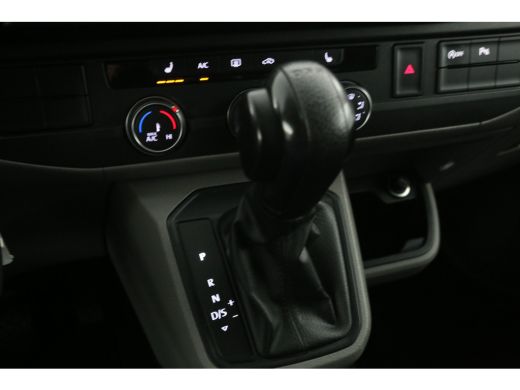 Volkswagen Transporter 2.0 TDI 150PK L1H1 | Aut. | Airco | Adap. Cruise | 3-Zits | Carplay | Navi | Stoelverw. | Trekh. ActivLease financial lease