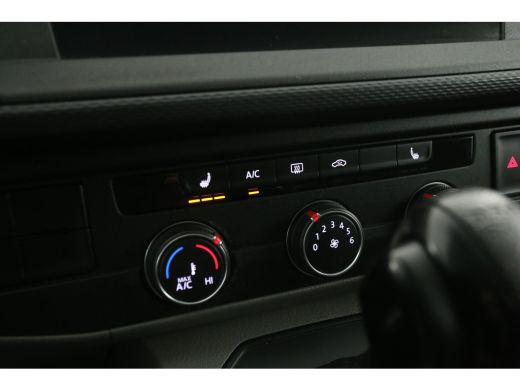 Volkswagen Transporter 2.0 TDI 150PK L1H1 | Aut. | Airco | Adap. Cruise | 3-Zits | Carplay | Navi | Stoelverw. | Trekh. ActivLease financial lease