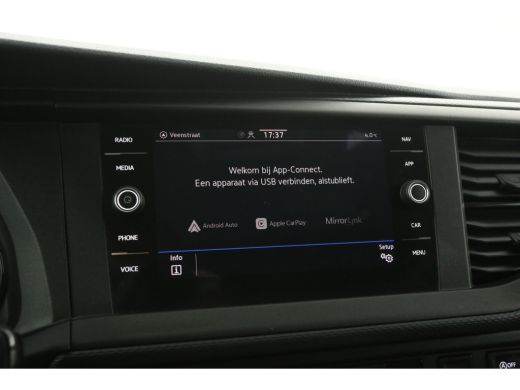 Volkswagen Transporter 2.0 TDI 150PK L1H1 | Aut. | Airco | Adap. Cruise | 3-Zits | Carplay | Navi | Stoelverw. | Trekh. ActivLease financial lease