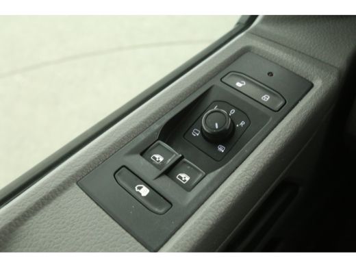 Volkswagen Transporter 2.0 TDI 150PK L1H1 | Aut. | Airco | Adap. Cruise | 3-Zits | Carplay | Navi | Stoelverw. | Trekh. ActivLease financial lease