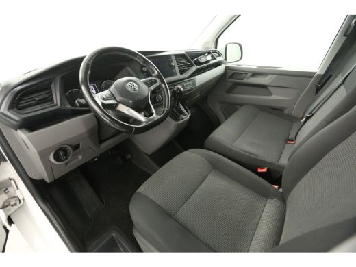 Volkswagen Transporter 2.0 TDI 150PK L1H1 | Aut. | Airco | Adap. Cruise | 3-Zits | Carplay | Navi | Stoelverw. | Trekh. ActivLease financial lease