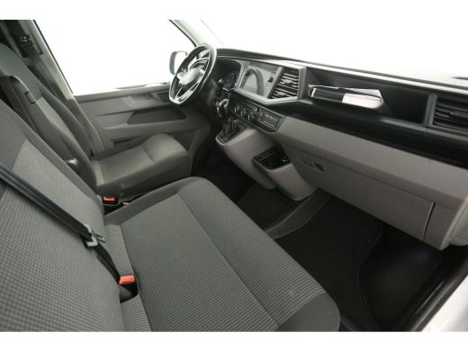 Volkswagen Transporter 2.0 TDI 150PK L1H1 | Aut. | Airco | Adap. Cruise | 3-Zits | Carplay | Navi | Stoelverw. | Trekh. ActivLease financial lease