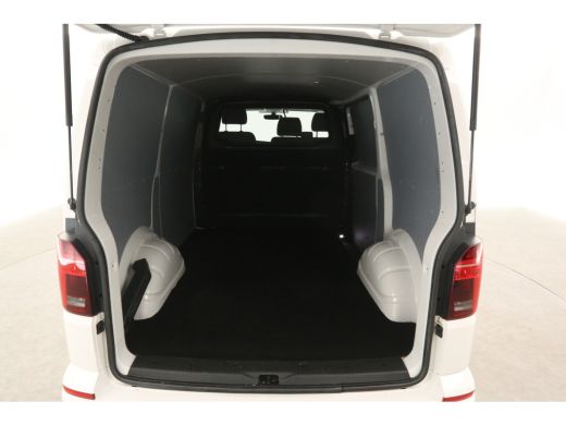 Volkswagen Transporter 2.0 TDI 150PK L1H1 | Aut. | Airco | Adap. Cruise | 3-Zits | Carplay | Navi | Stoelverw. | Trekh. ActivLease financial lease