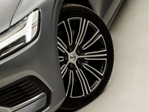 Volvo  V60 2.0 T6 Recharge AWD Sport 390Pk Automaat (APPLE CARPLAY, GROOT NAVI, CAMERA, KEYLESS, SPORTSTOELE... ActivLease financial lease