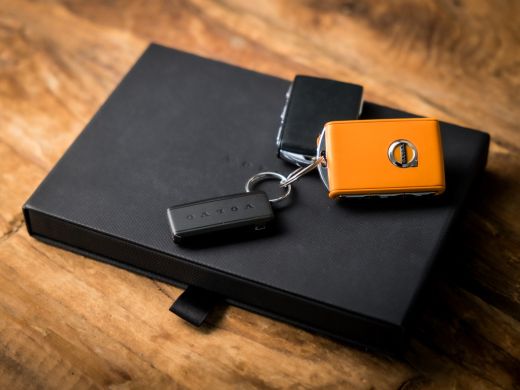 Volvo  V60 2.0 T6 Recharge AWD Sport 390Pk Automaat (APPLE CARPLAY, GROOT NAVI, CAMERA, KEYLESS, SPORTSTOELE... ActivLease financial lease