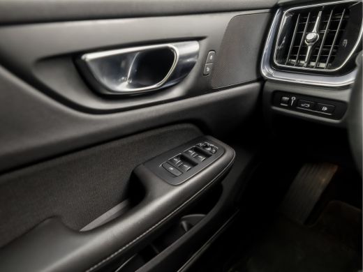 Volvo  V60 2.0 T6 Recharge AWD Sport 390Pk Automaat (APPLE CARPLAY, GROOT NAVI, CAMERA, KEYLESS, SPORTSTOELE... ActivLease financial lease