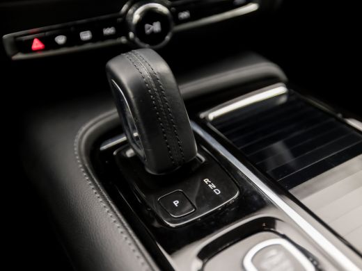 Volvo  V60 2.0 T6 Recharge AWD Sport 390Pk Automaat (APPLE CARPLAY, GROOT NAVI, CAMERA, KEYLESS, SPORTSTOELE... ActivLease financial lease