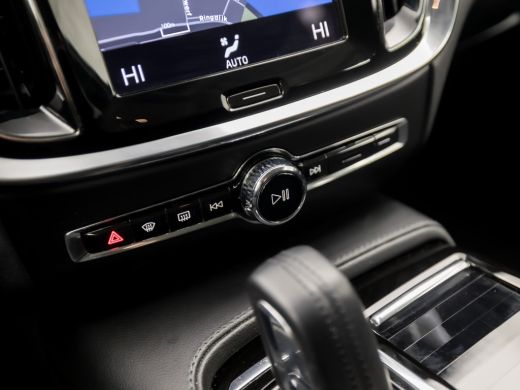 Volvo  V60 2.0 T6 Recharge AWD Sport 390Pk Automaat (APPLE CARPLAY, GROOT NAVI, CAMERA, KEYLESS, SPORTSTOELE... ActivLease financial lease