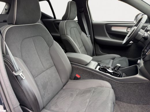 Volvo  XC40 B4 Plus Black Edition 360 Camera| Panoramadak | 20" velgen | Extra getint glas | Harman Kardon Au... ActivLease financial lease