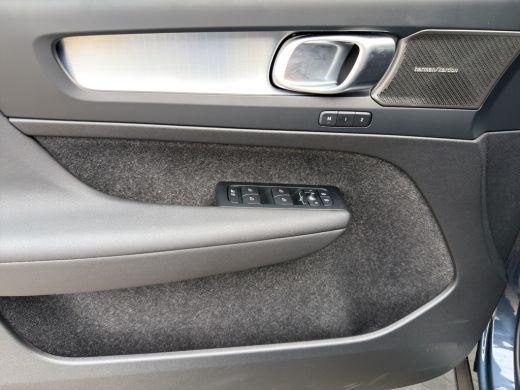 Volvo  XC40 B4 Plus Black Edition 360 Camera| Panoramadak | 20" velgen | Extra getint glas | Harman Kardon Au... ActivLease financial lease