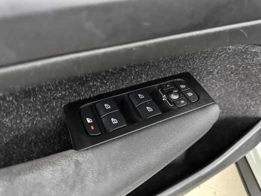 Volvo  XC40 Recharge P8 AWD R-Design | 19" | Vol Leder | Stoel/Stuurverwarming | Adaptieve Cruise | BLIS | El... ActivLease financial lease