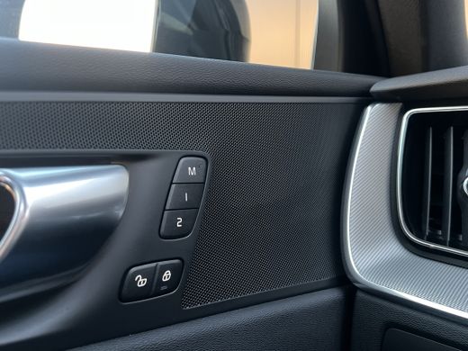 Volvo  XC60 2.0 T6 Plug-in hybrid AWD Plus Black Edition | Panoramadak | Trekhaak | Stoel en stuurwielverwarm... ActivLease financial lease