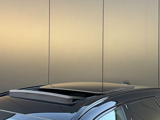 Volvo  XC60 2.0 T6 Plug-in hybrid AWD Plus Black Edition | Panoramadak | Trekhaak | Stoel en stuurwielverwarm... ActivLease financial lease