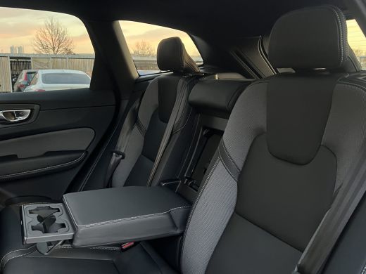 Volvo  XC60 2.0 T6 Plug-in hybrid AWD Plus Black Edition | Panoramadak | Trekhaak | Stoel en stuurwielverwarm... ActivLease financial lease