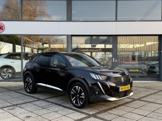 Peugeot e-2008 EV GT 50 kWh | Panorama | Trekhaak | Navi | Camera |