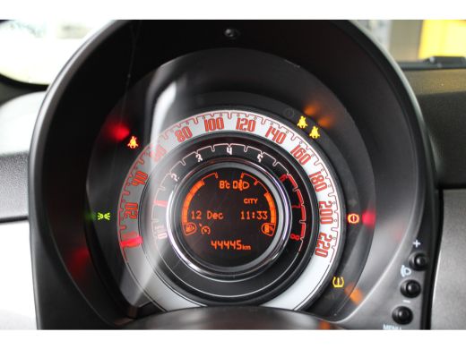 Fiat 500 1.0 Hybrid Club | Cruise control | Parkeersensoren achter | U-connect | Climat Control | ActivLease financial lease