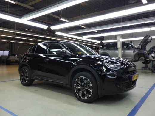 Fiat 600 1.2 Hybrid La Prima 145pk 8 Jaar Garantie! | Vol-Leder | Massage | Adaptive Cruise  | Elektr. Ach... ActivLease financial lease