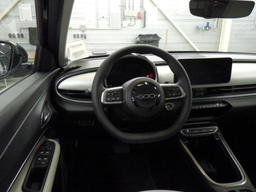 Fiat 600 1.2 Hybrid La Prima 145pk 8 Jaar Garantie! | Vol-Leder | Massage | Adaptive Cruise  | Elektr. Ach... ActivLease financial lease