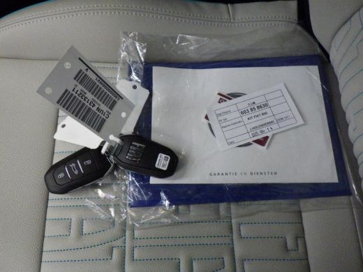 Fiat 600 1.2 Hybrid La Prima 8 Jaar Garantie! | Vol-Leder | Massage | Adaptive Cruise | Elektr. Achterklep... ActivLease financial lease